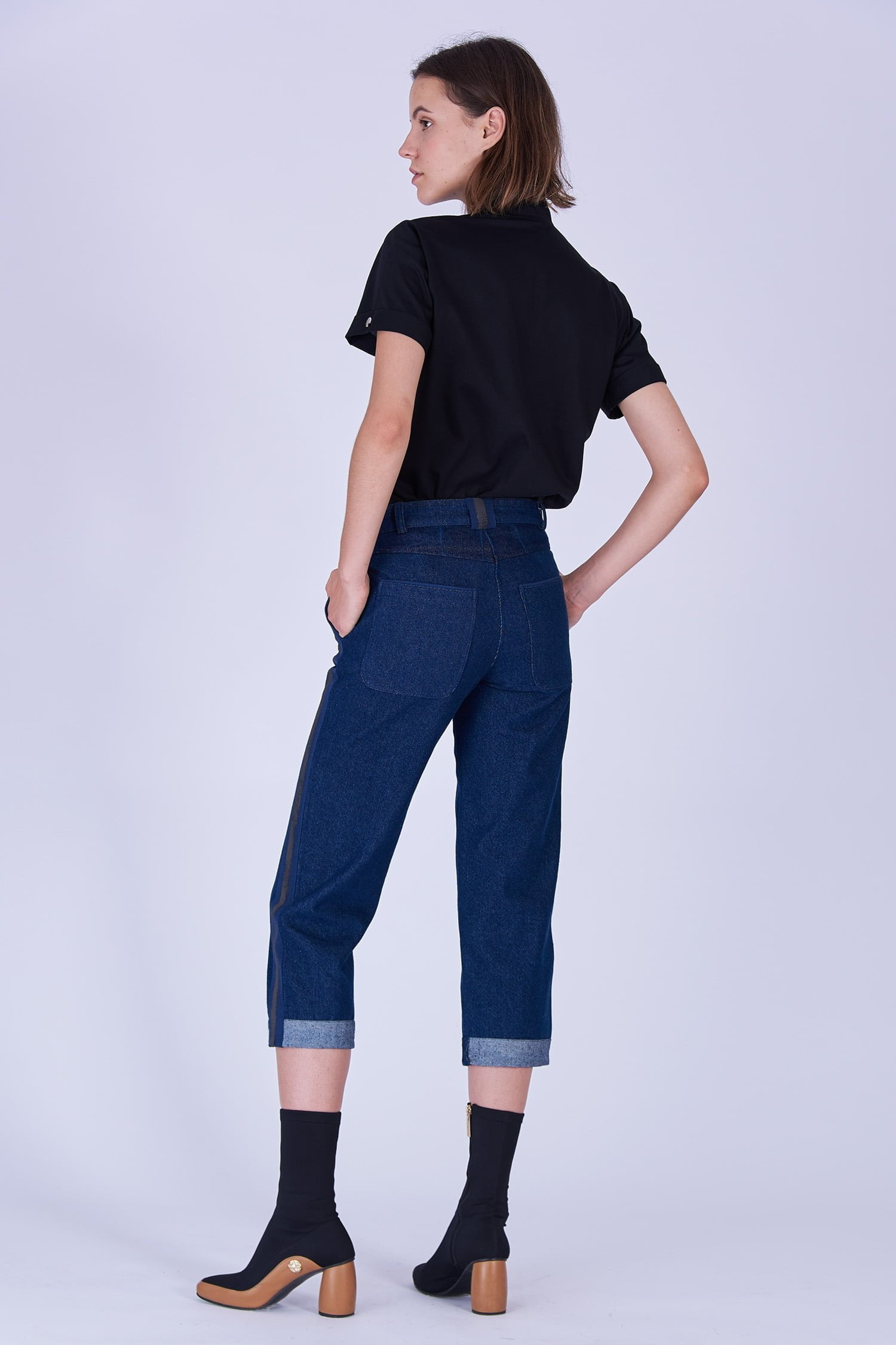 Acephala Fw19 20 Black T Shirt Bowtie Organic Czarny Kokarda Dark Blue Denim Trousers Stripe Niebieskie Jeansy Back 1